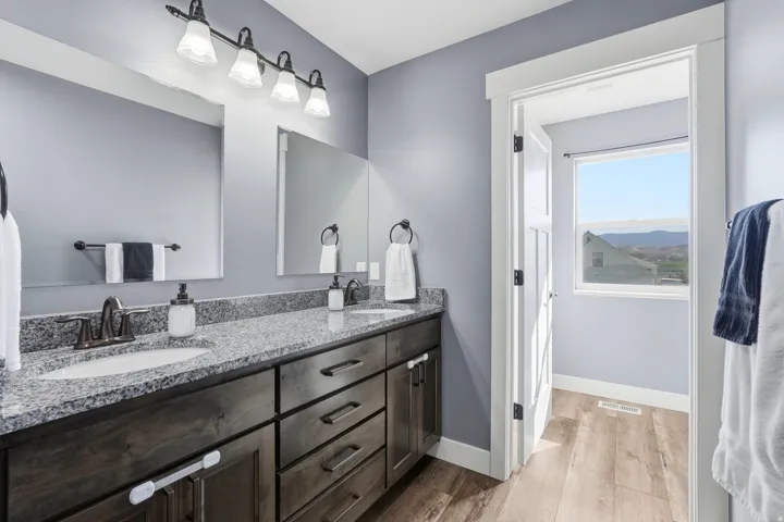 Common bath, lots of space