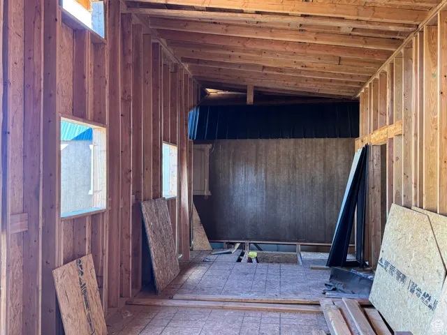 shows crawl space entry