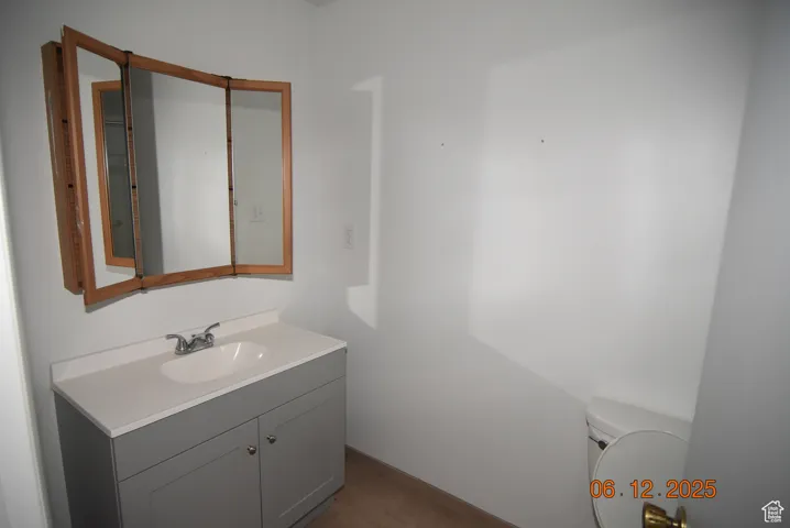 Full main bathroom