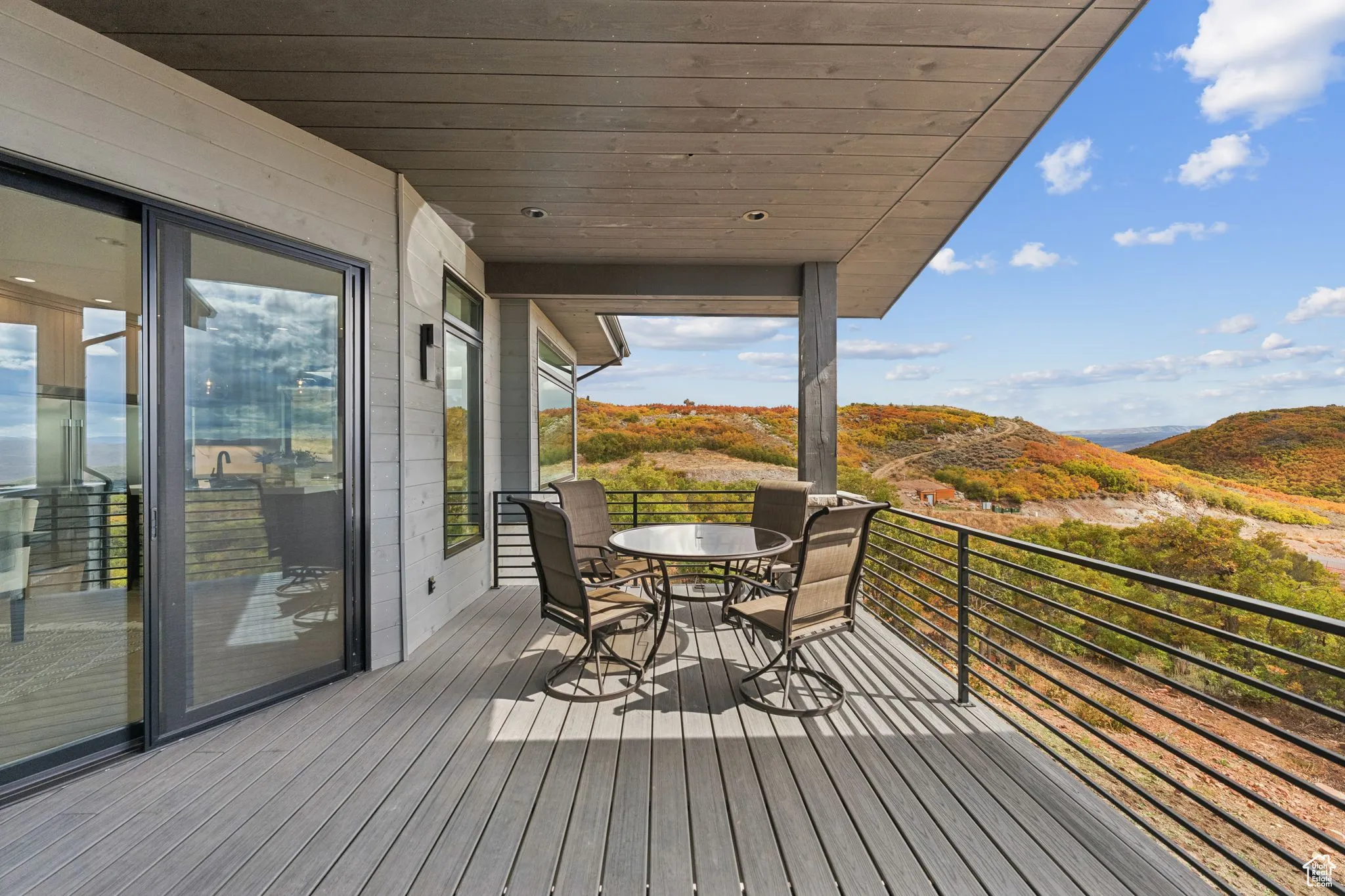 Deck featuring outdoor dining space