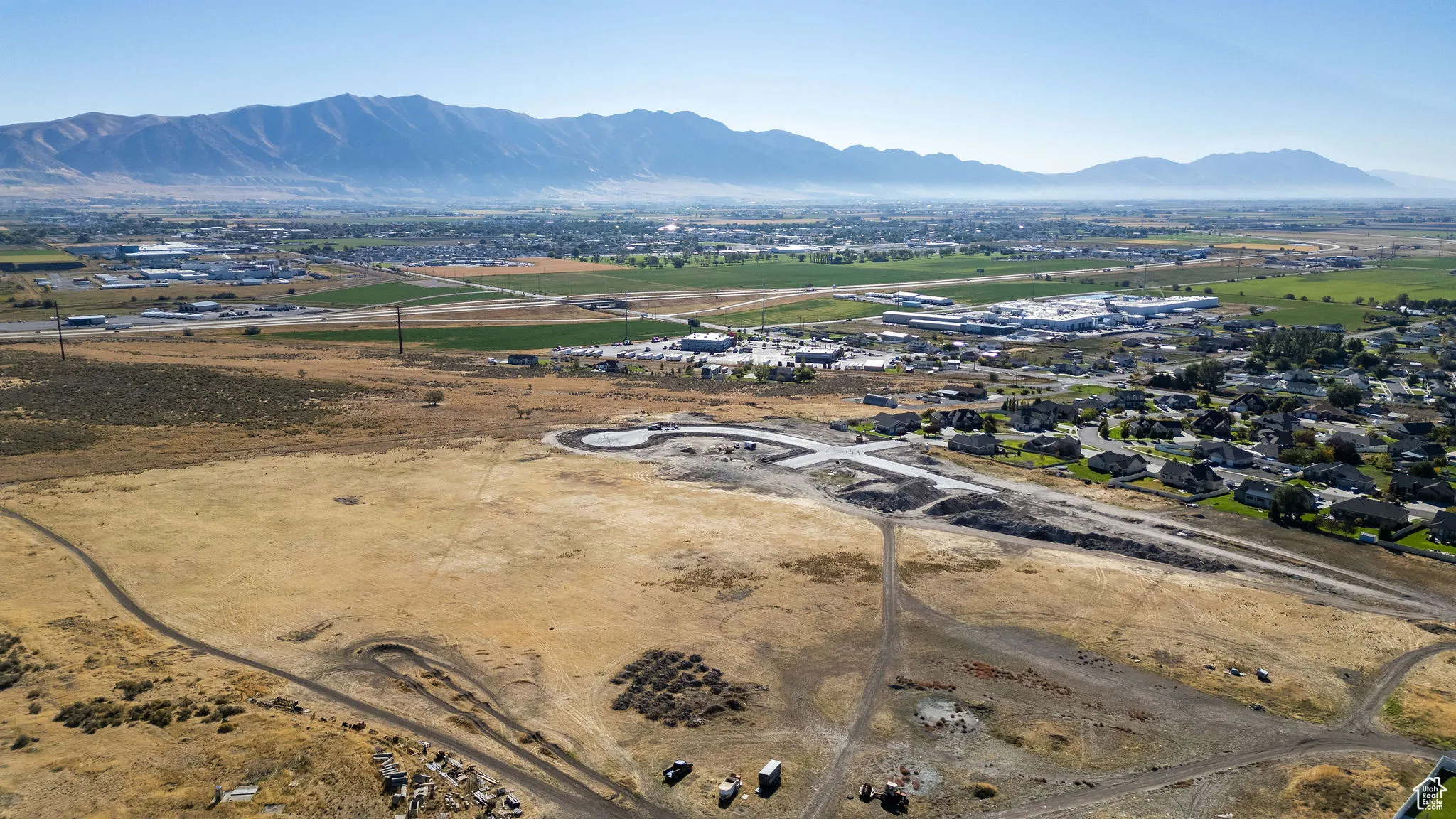 Bird's eye view of a mountainous background