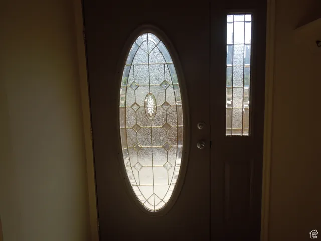 Entrance foyer with plenty of natural light