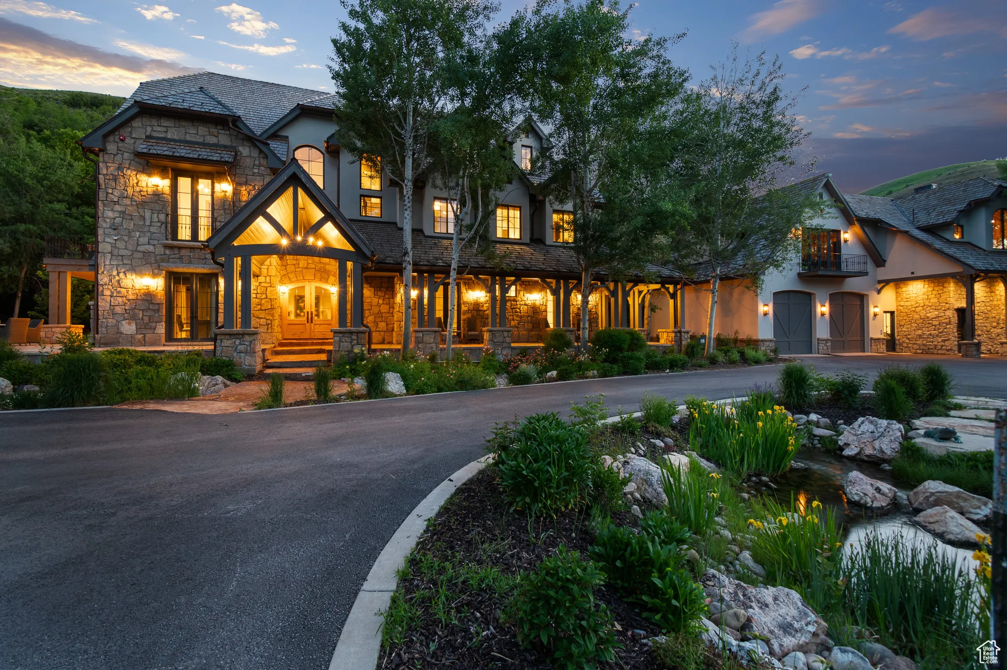 Main home entry-guest house at far right.