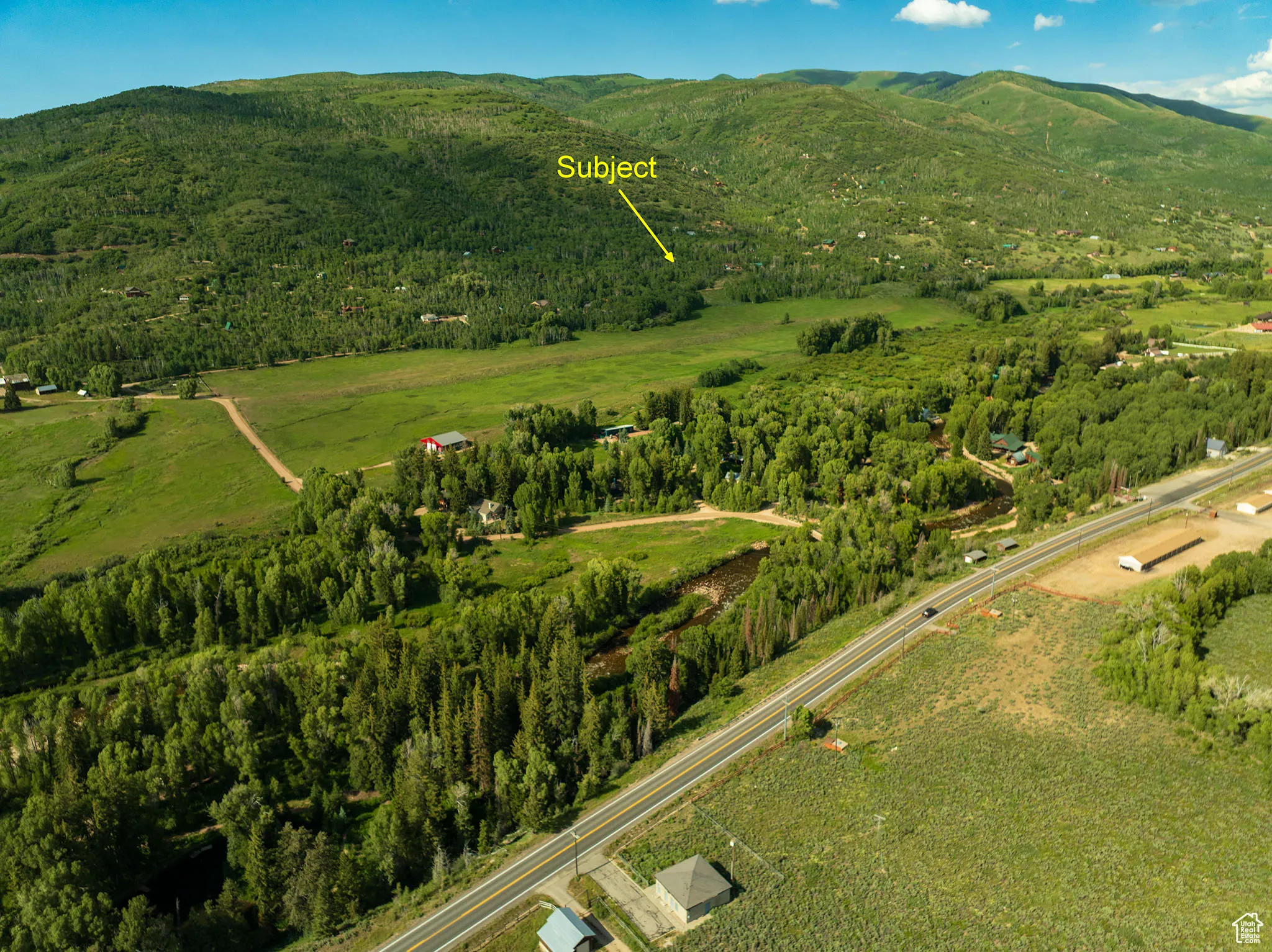 Aerial view of property's location featuring mountains