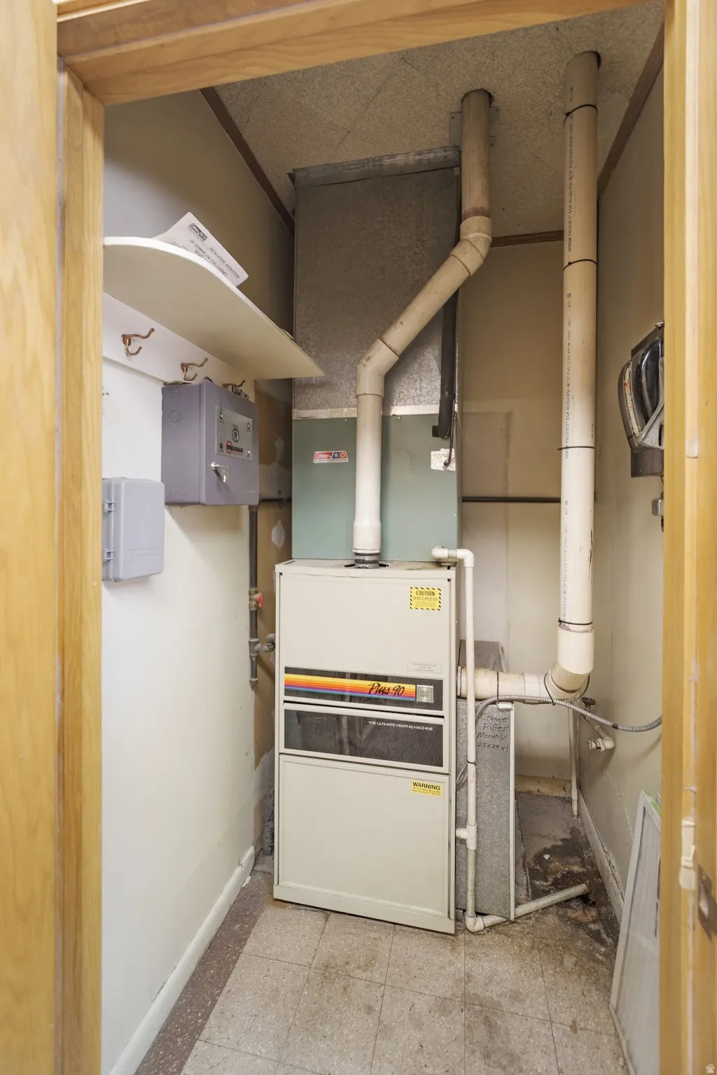 Utility room with heating unit
