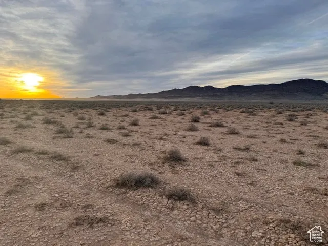 Mountain view with a desert landscape