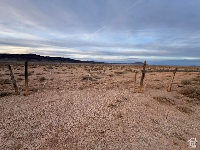 View of yard with a mountain view, view of desert, and a view of countryside