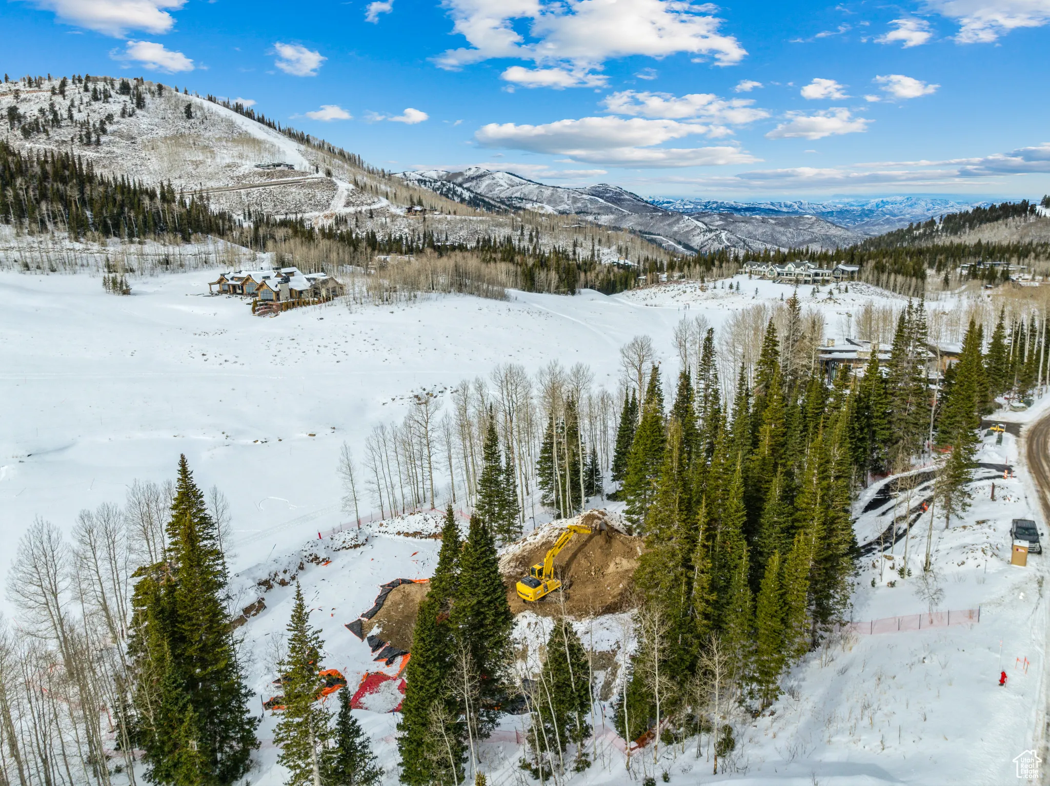 Snowy aerial view with a mountain view