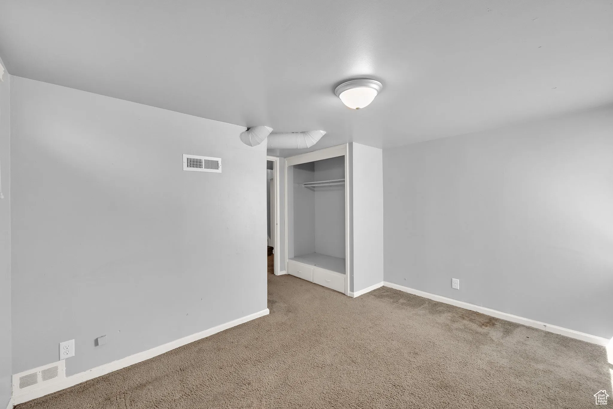 Unfurnished bedroom with carpet flooring and a closet