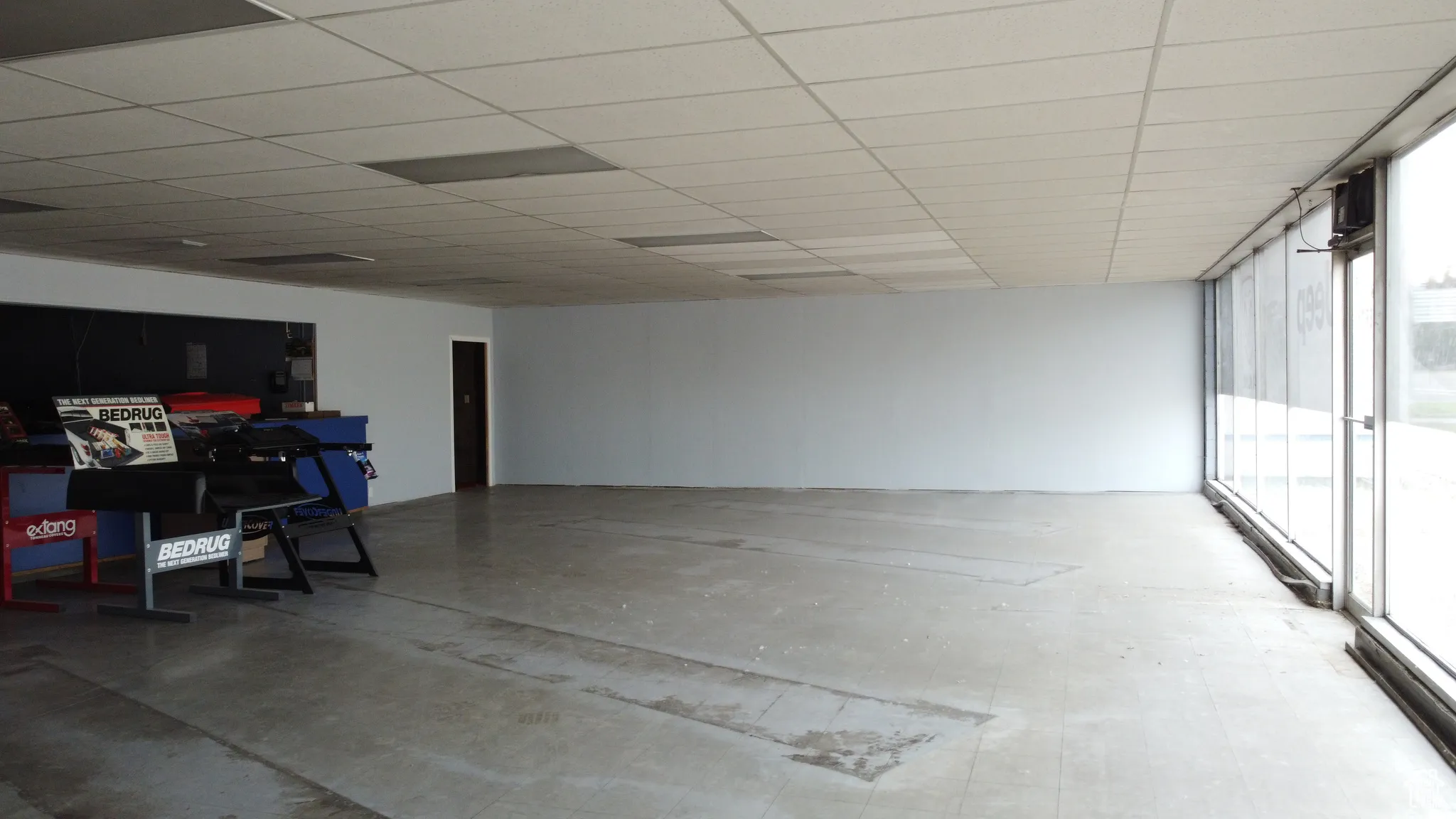 Interior space with a drop ceiling