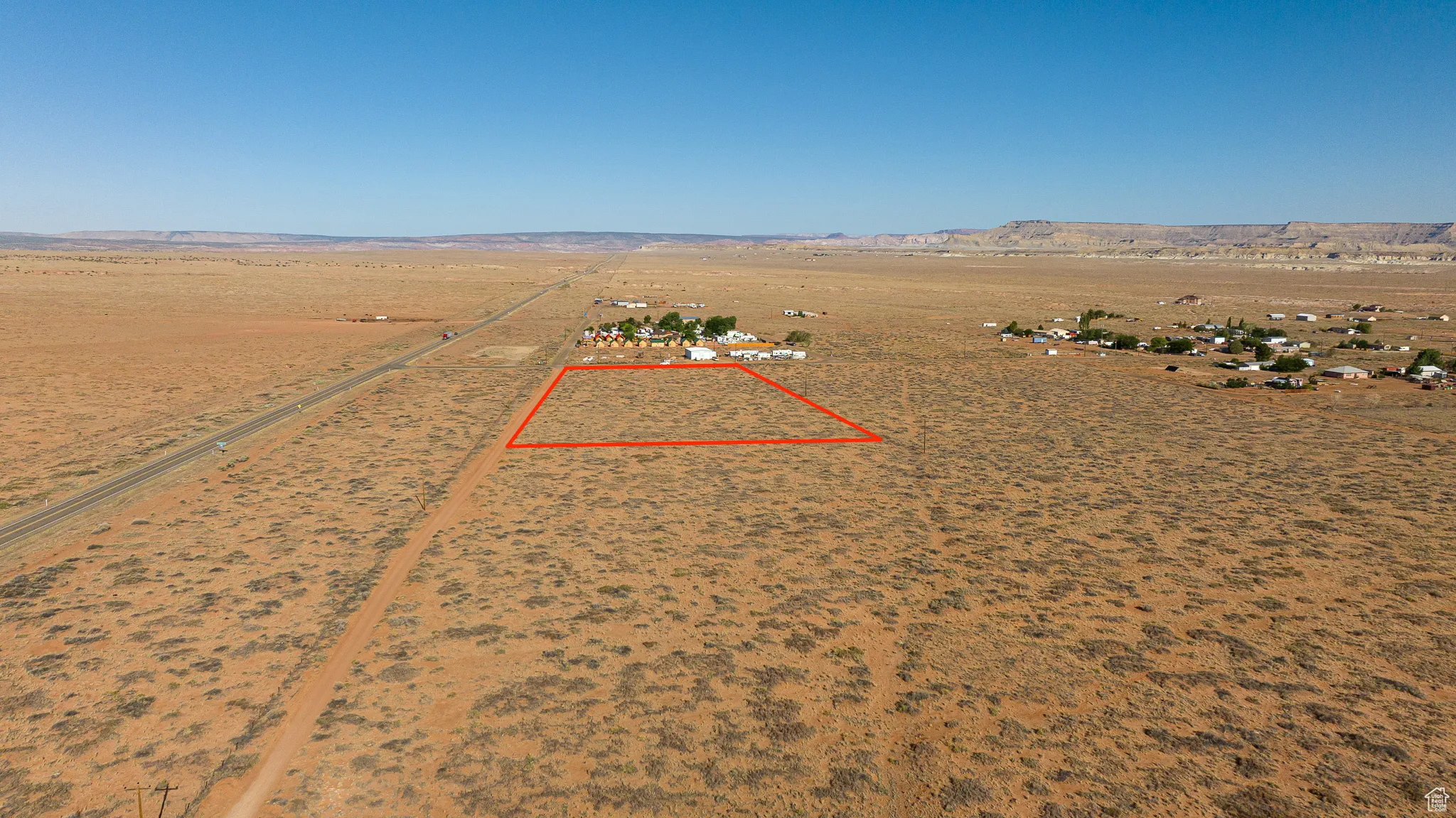 Overview of commercial property featuring mountains and property boundaries highlighted