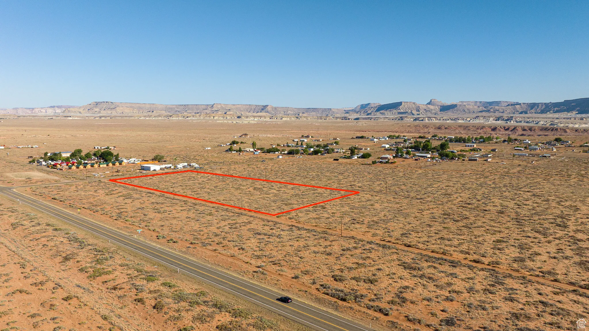 Overview of commercial property featuring mountains and property boundaries highlighted