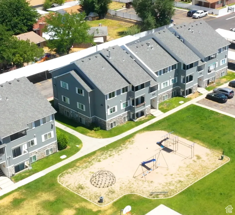 Aerial perspective 8048 Copperfield and playground