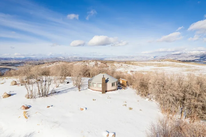 Snowy aerial view with a mountain view
