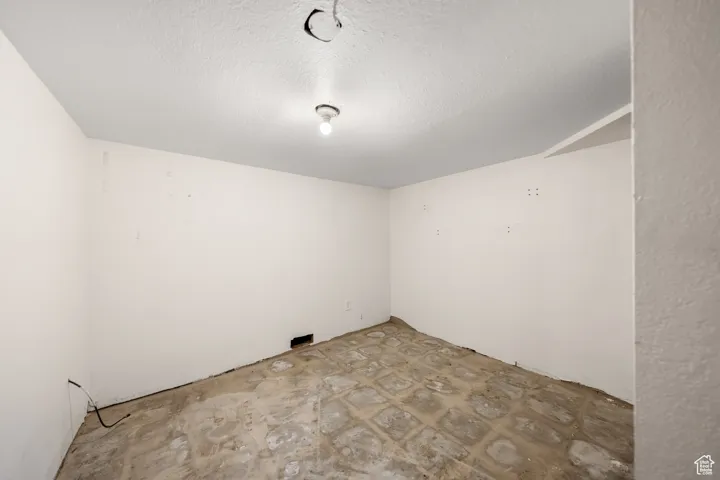 Spare room featuring a textured ceiling