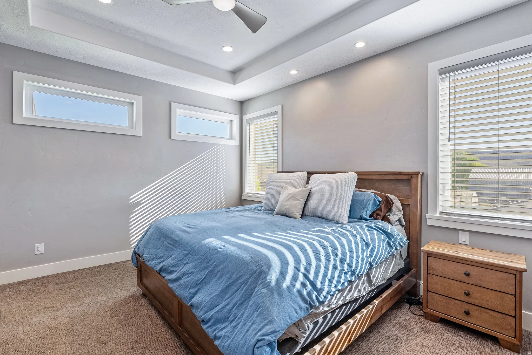 Tray ceiling with recessed lighting and a ceiling fan