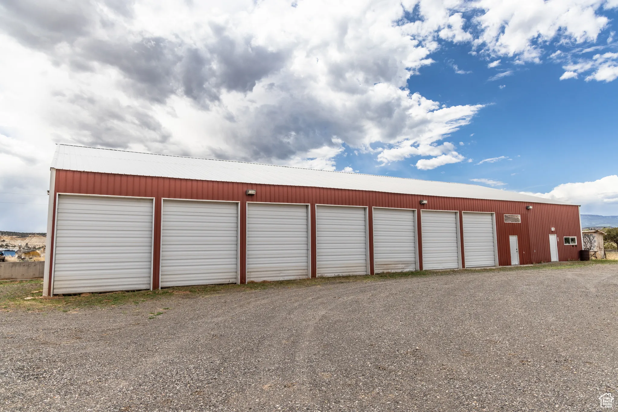Large 8 bay shop