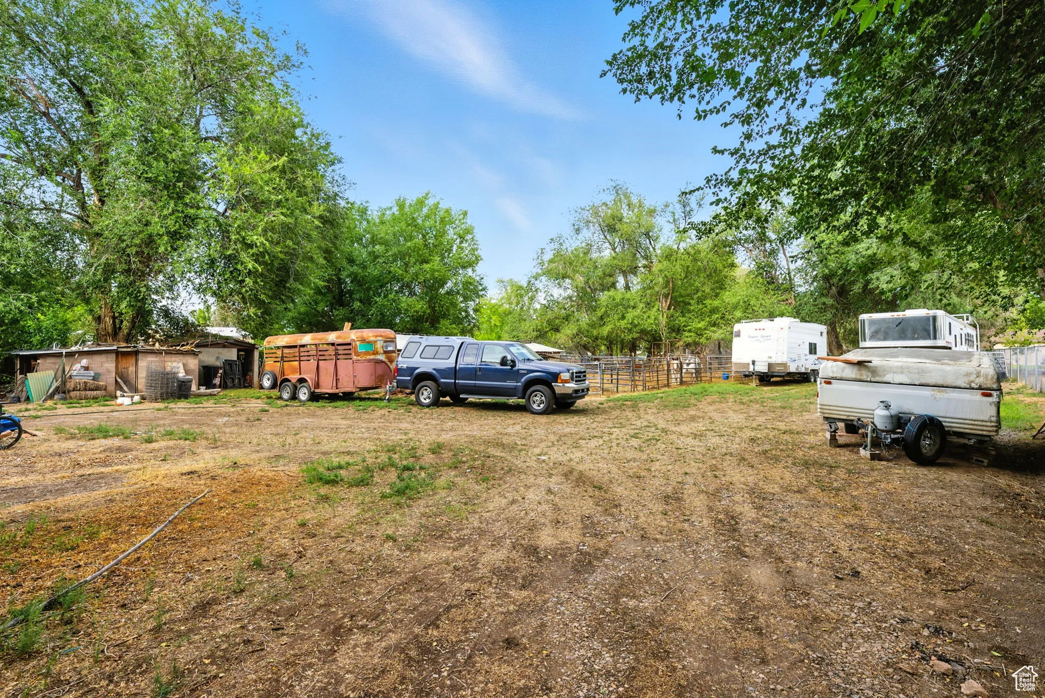 Horse Property driveway area to the back of the property