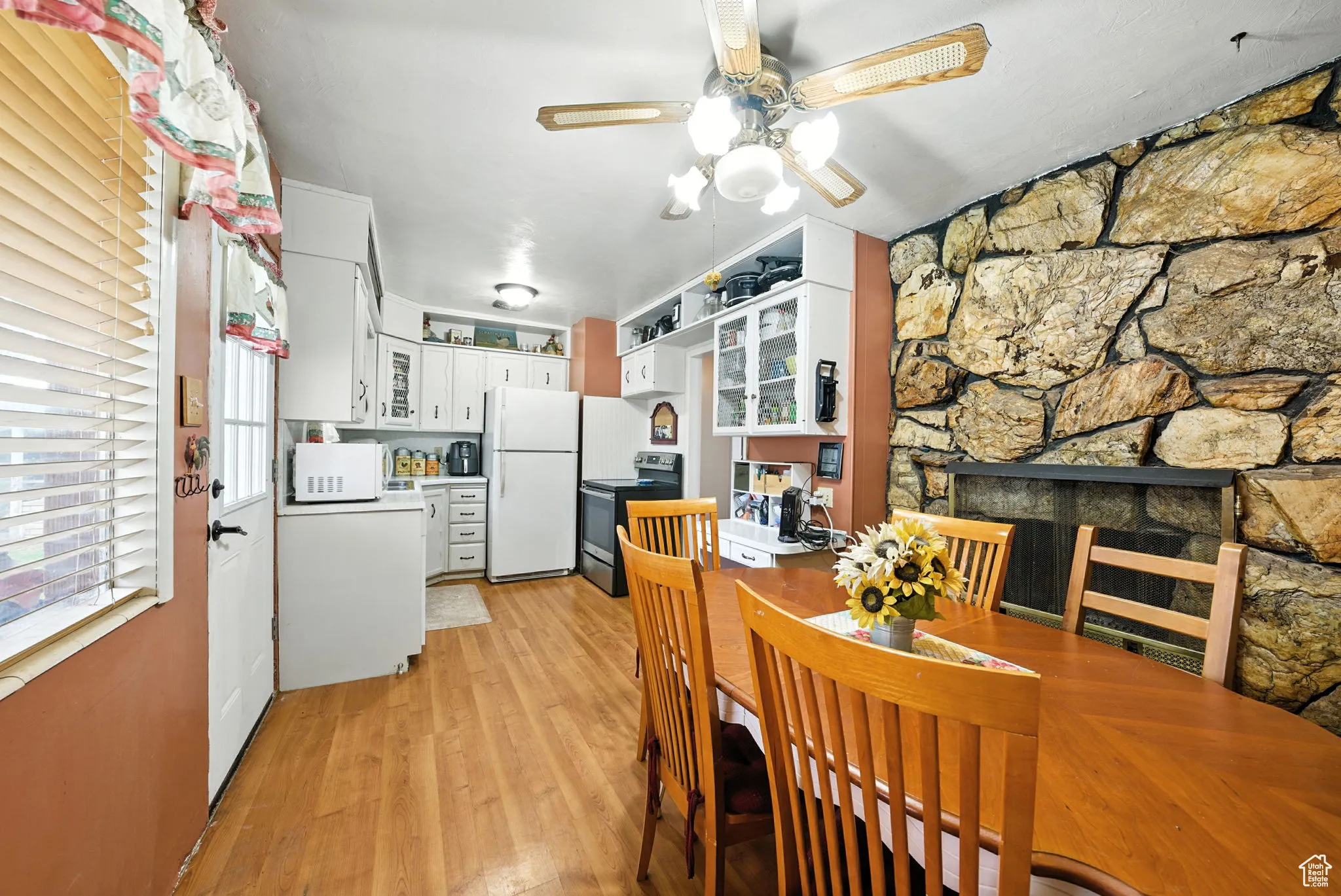 Kitchen/Dining w/Fireplace