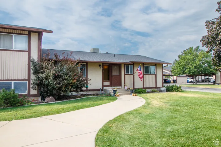 View of front of house featuring a front yard