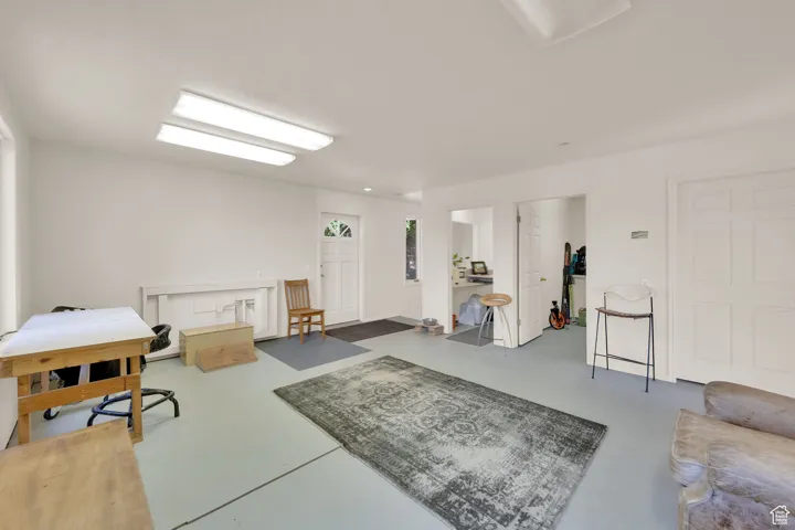 Misc room featuring concrete floors