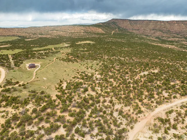 Aerial view of property's location featuring rural landscape and mountains