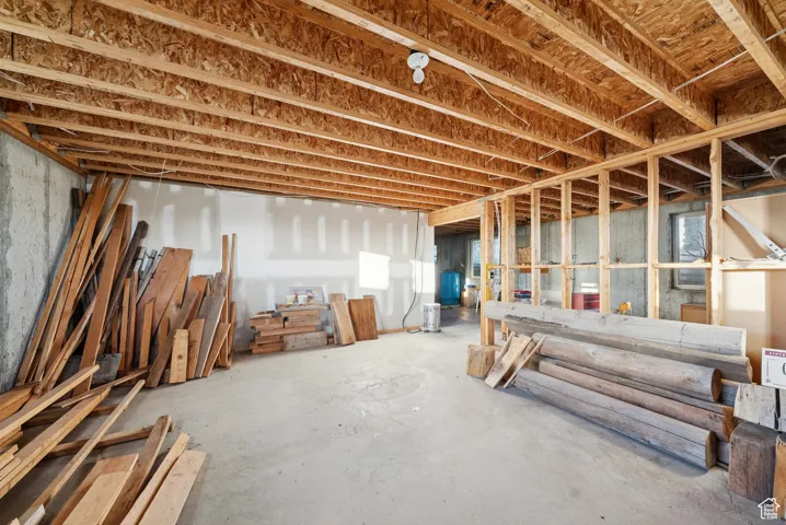 Unfinished below grade area featuring a water pressure tank