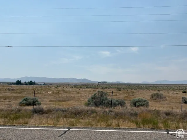 View of yard with a mountain view and a view of rural / pastoral area