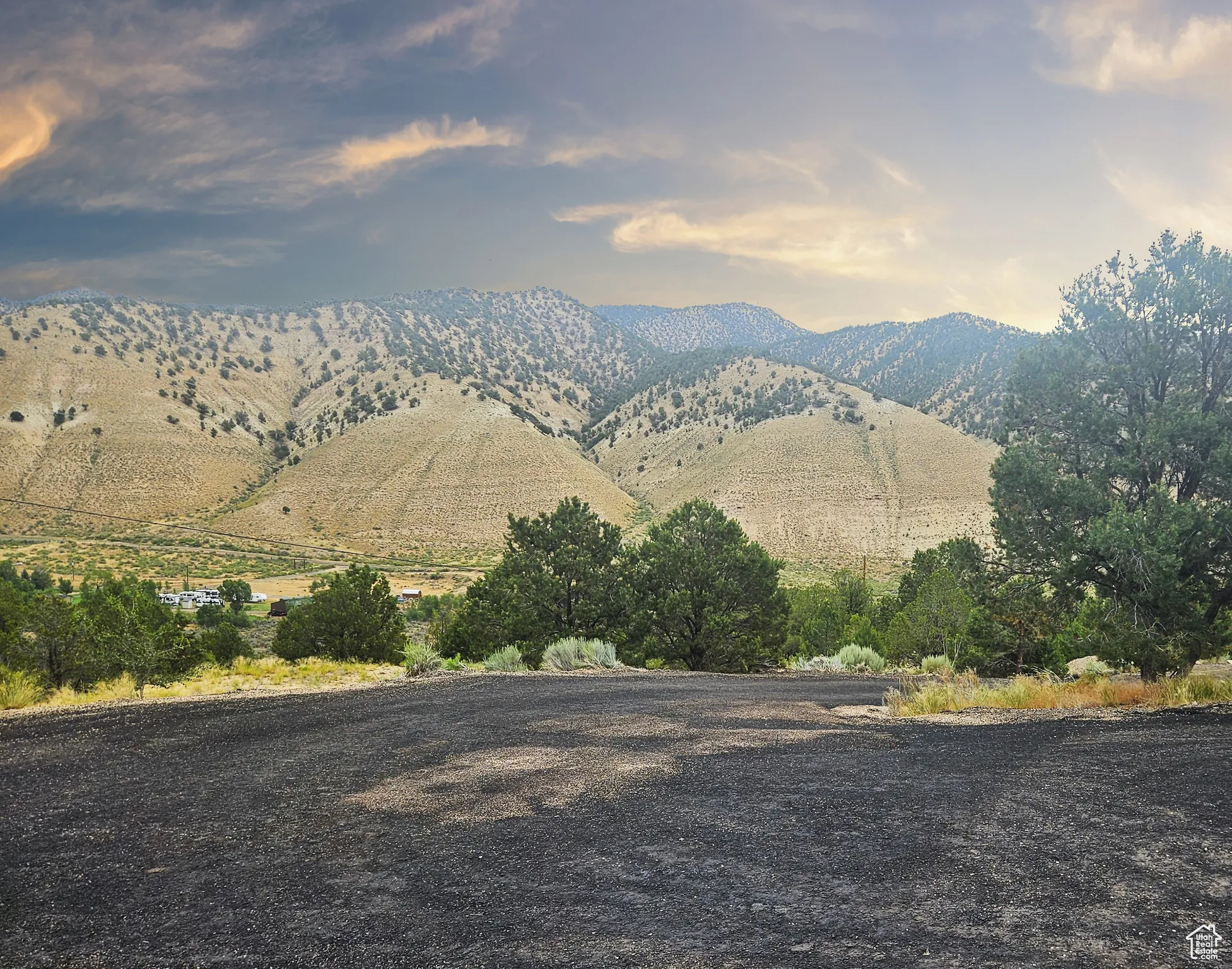 Nature meets comfort as the paved drive delivers you to the heart of mountain country—complete with views that stretch for miles.