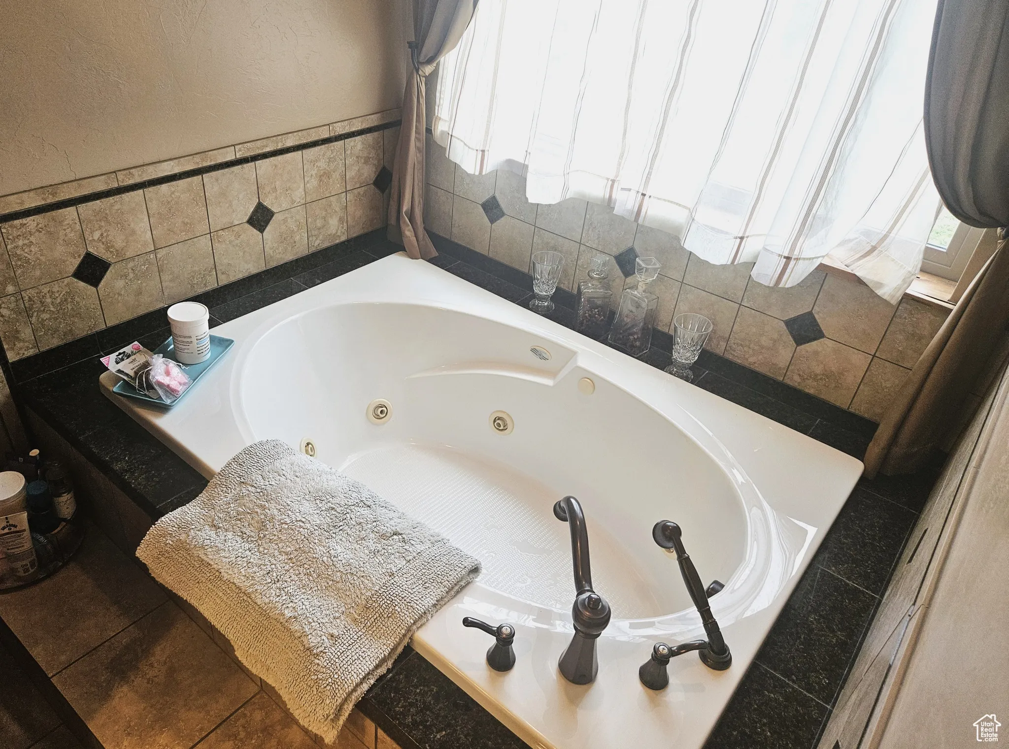 Master Bathroom: Jetted Tub