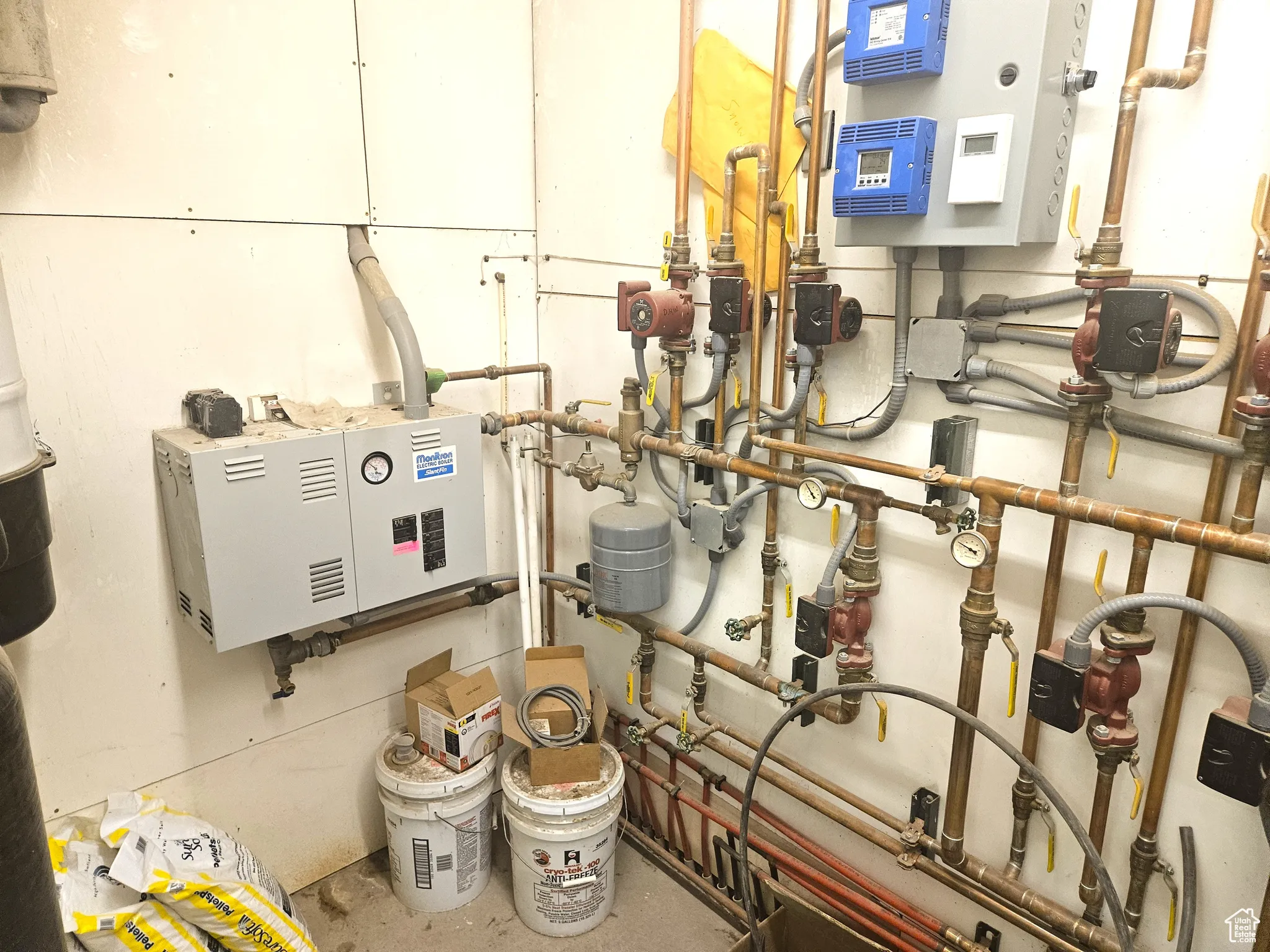 Utility room with a central vacuum unit