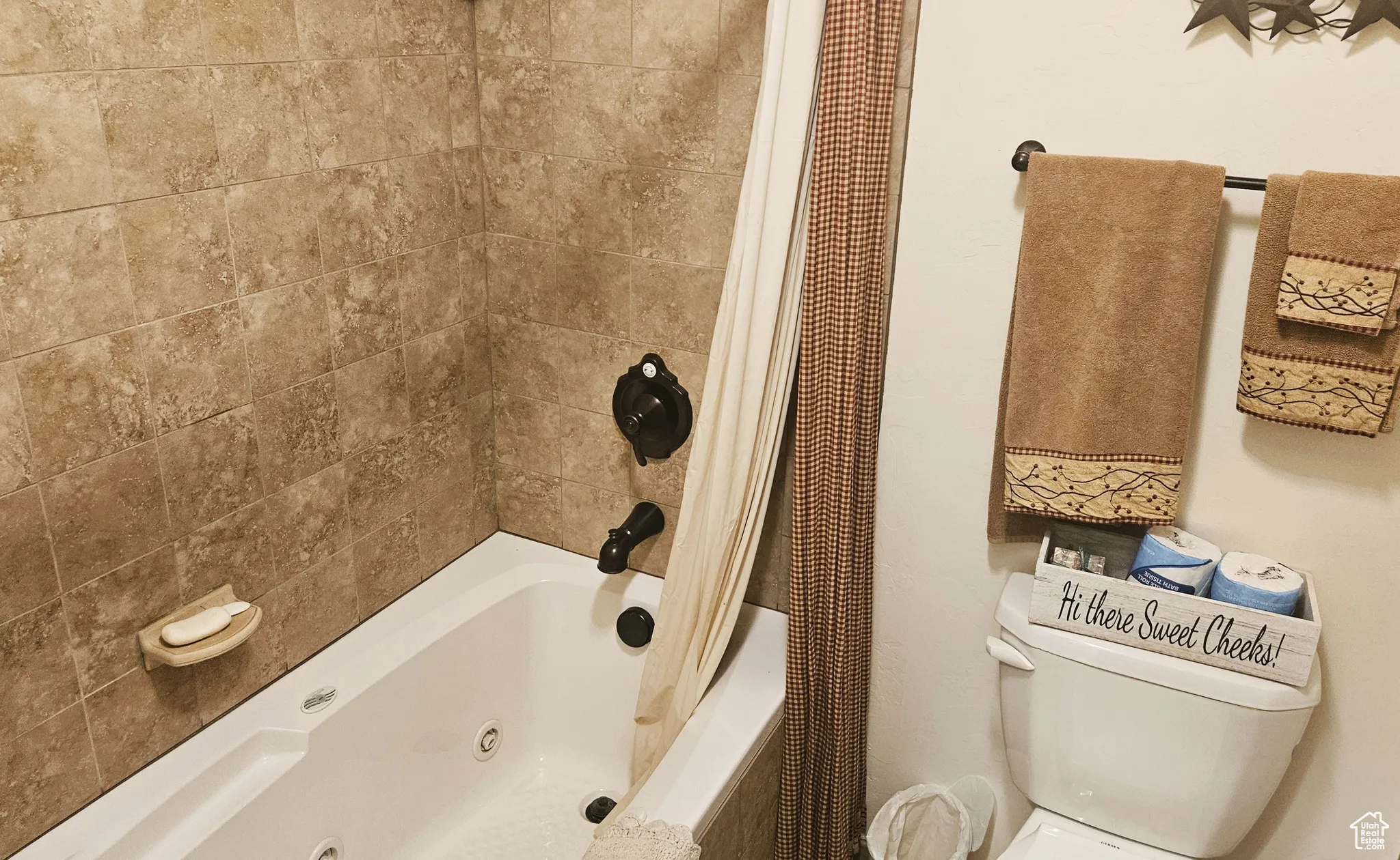 A well-appointed bathroom with a tub/shower combo offers flexibility for relaxing baths or quick showers.