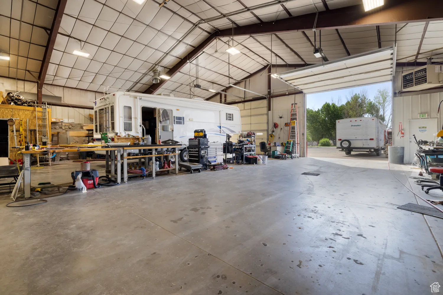 Garage with a workshop area and a heating unit