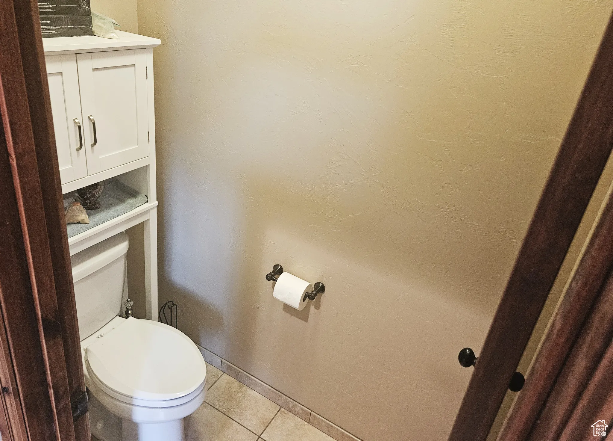 Master Bathroom: Water Closet