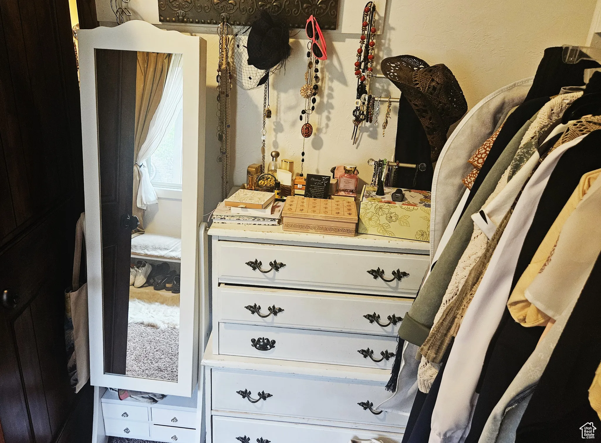 Master Bedroom: Walk-In Closet