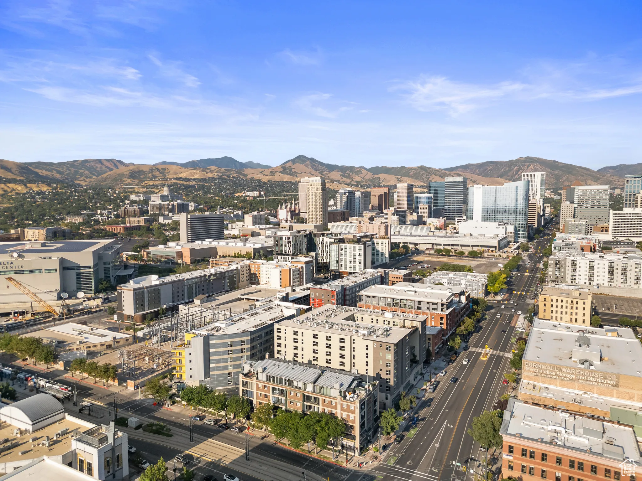 City view with mountains