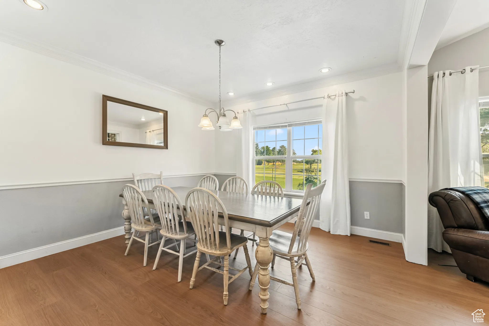Dining room featuring crown molding, wood finished floors, a chandelier, and recessed lighting