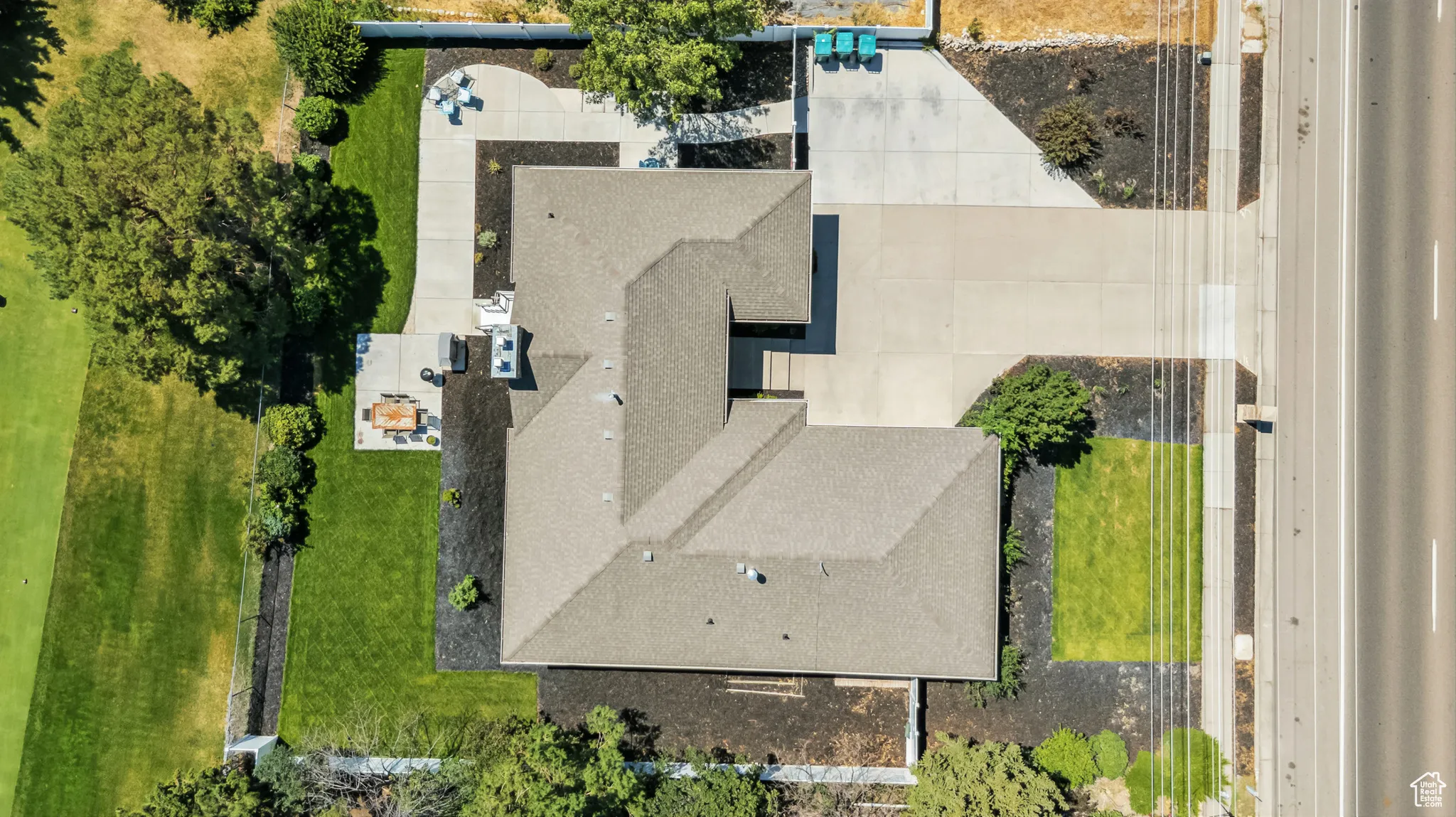 Aerial view of property and surrounding area