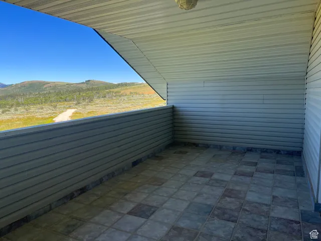 Balcony featuring a mountain view
