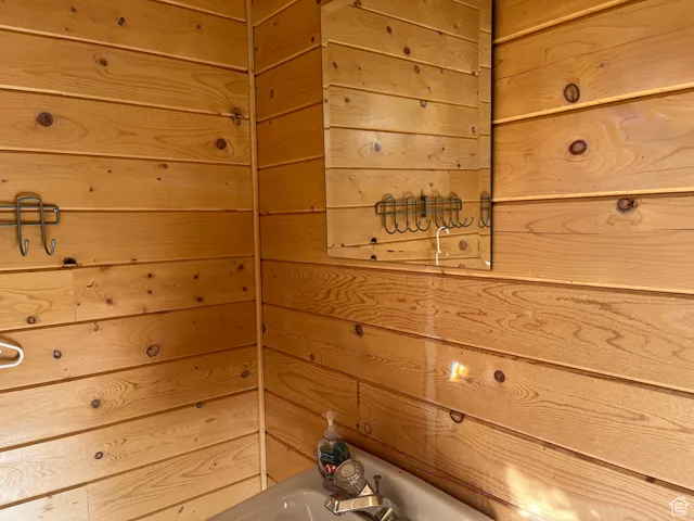 Detailed view of a bathtub