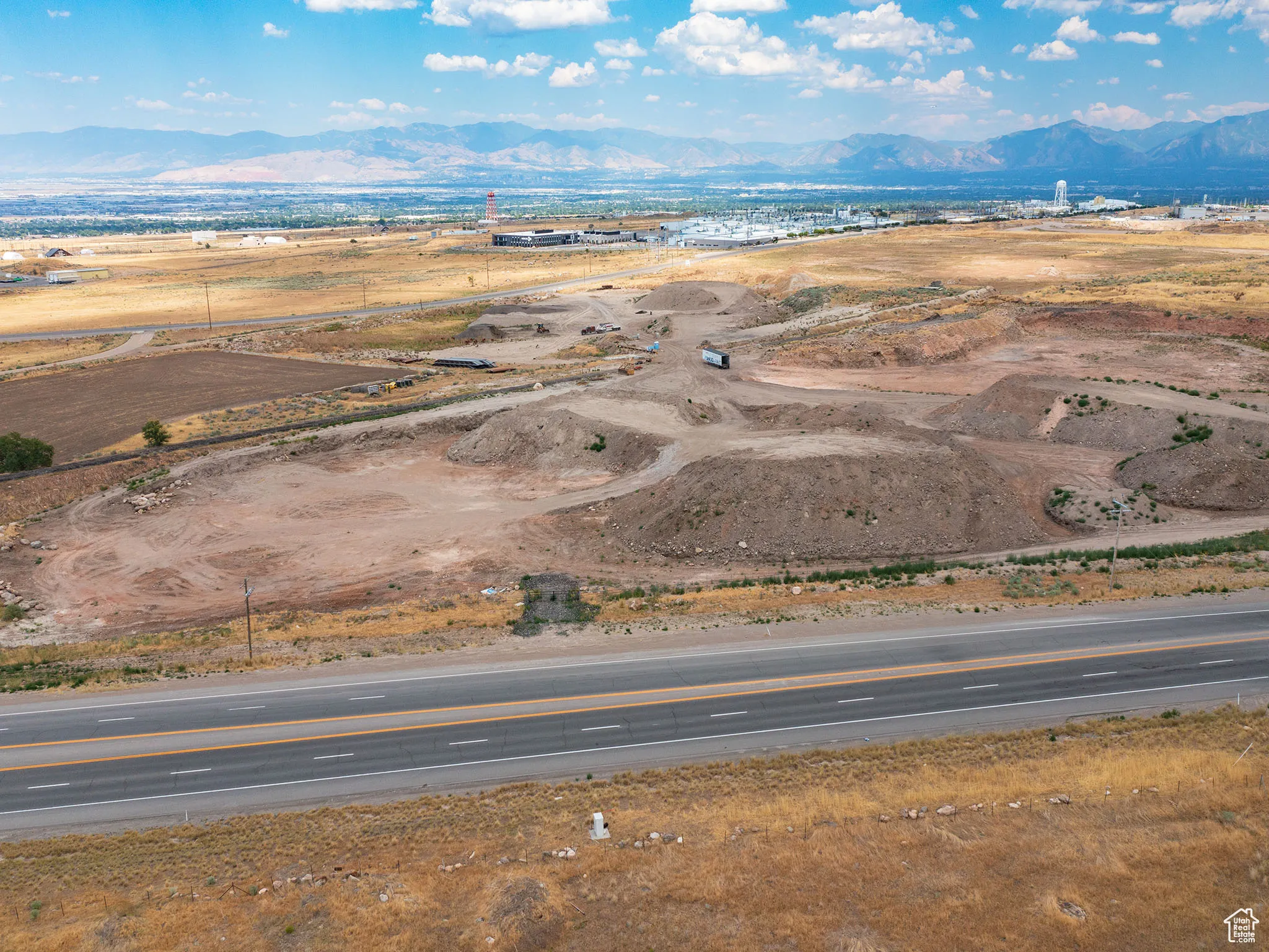 Overview of rural landscape featuring a mountain backdrop