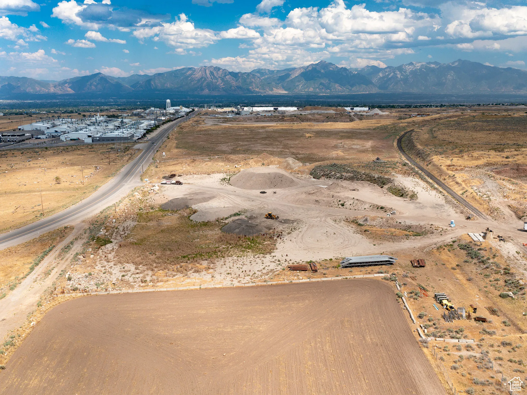 Overview of rural landscape with a mountainous background