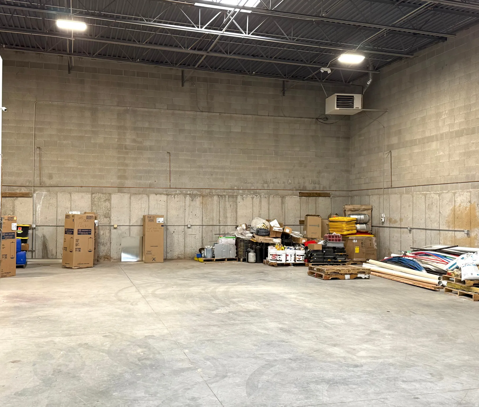 Garage featuring a heating unit