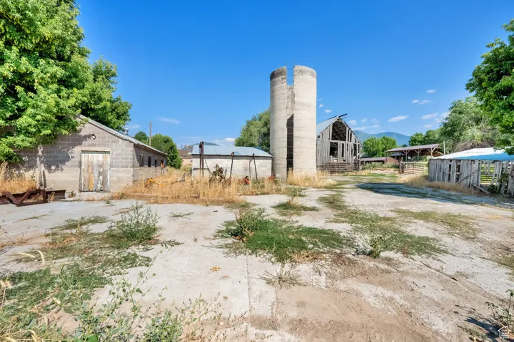 View of yard with an outbuilding and a mountain view