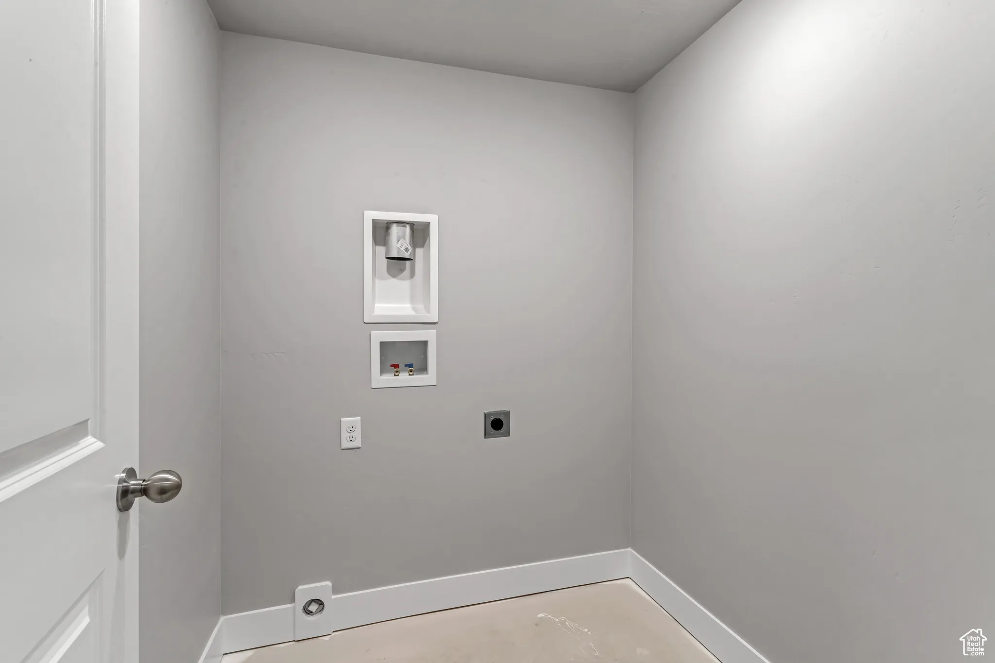 Washroom featuring electric dryer hookup and hookup for a washing machine