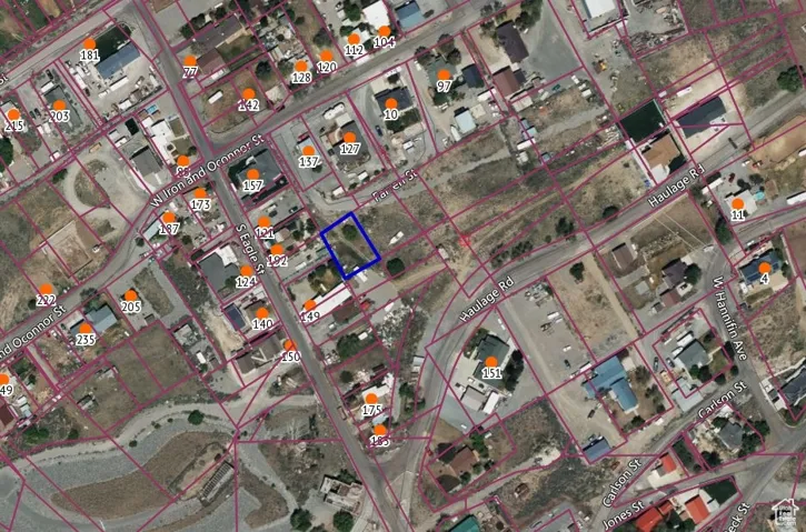 Map / location featuring property boundaries highlighted