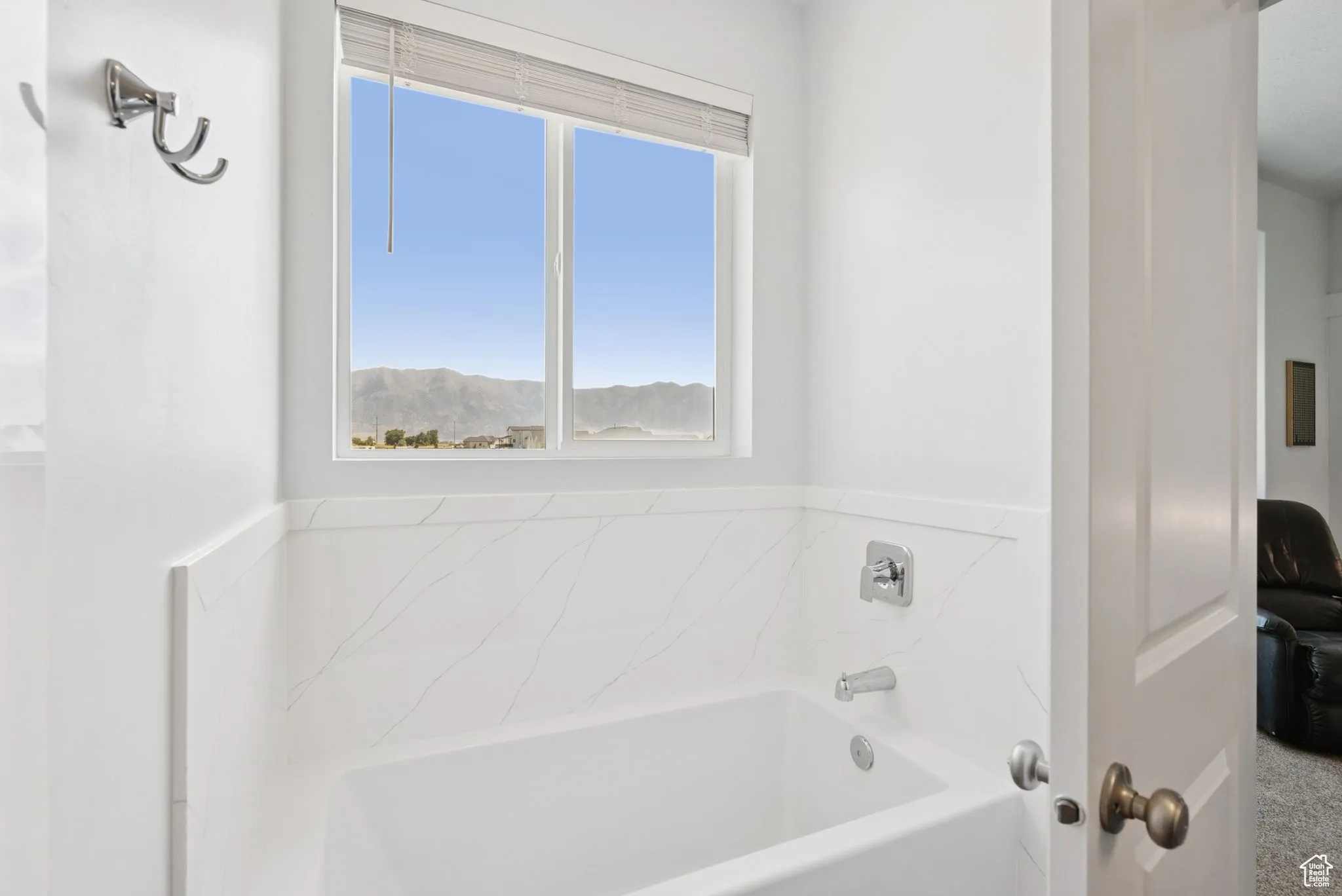 Bathroom with a tub and a mountain view