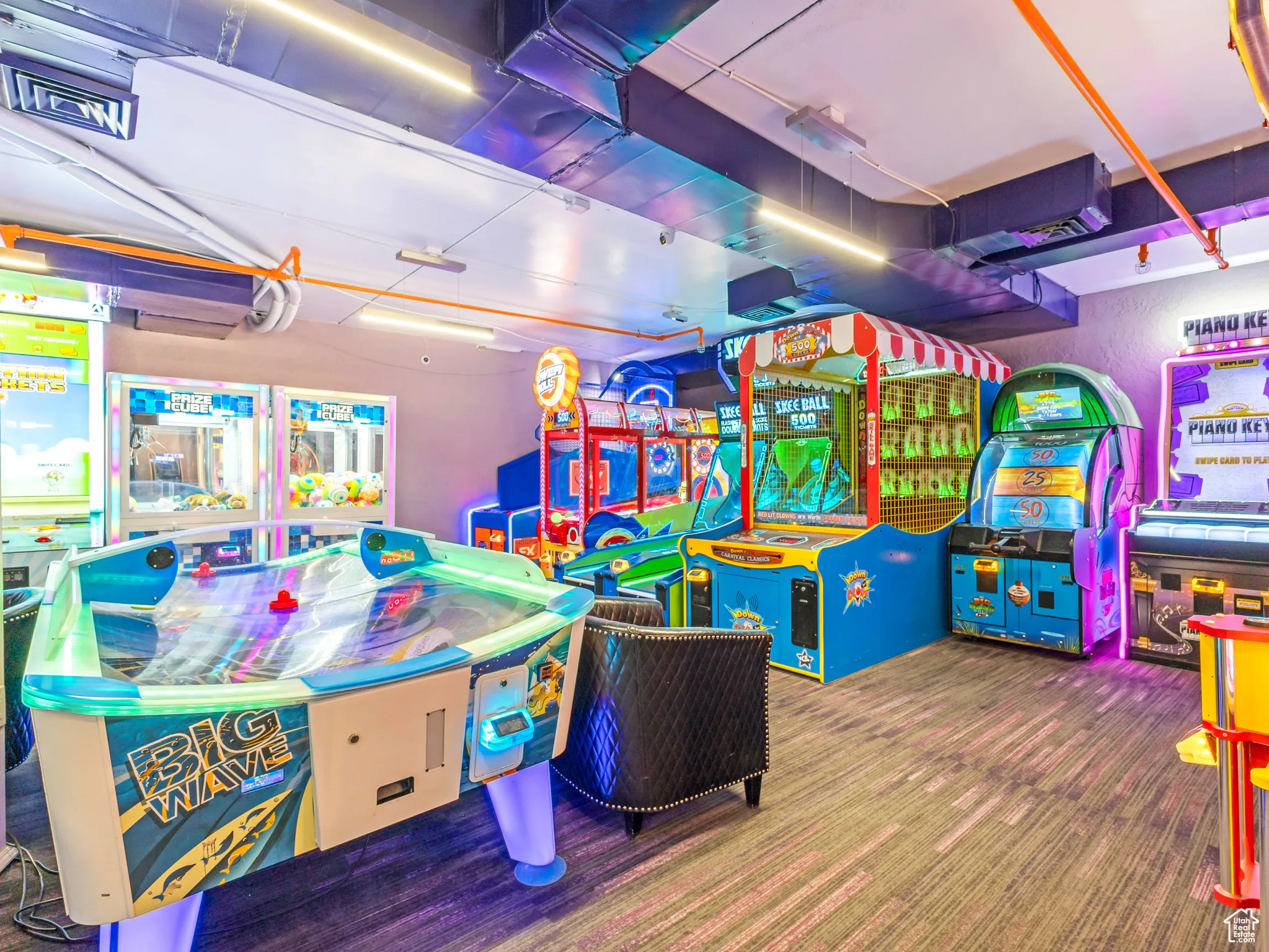 Game room featuring carpet floors
