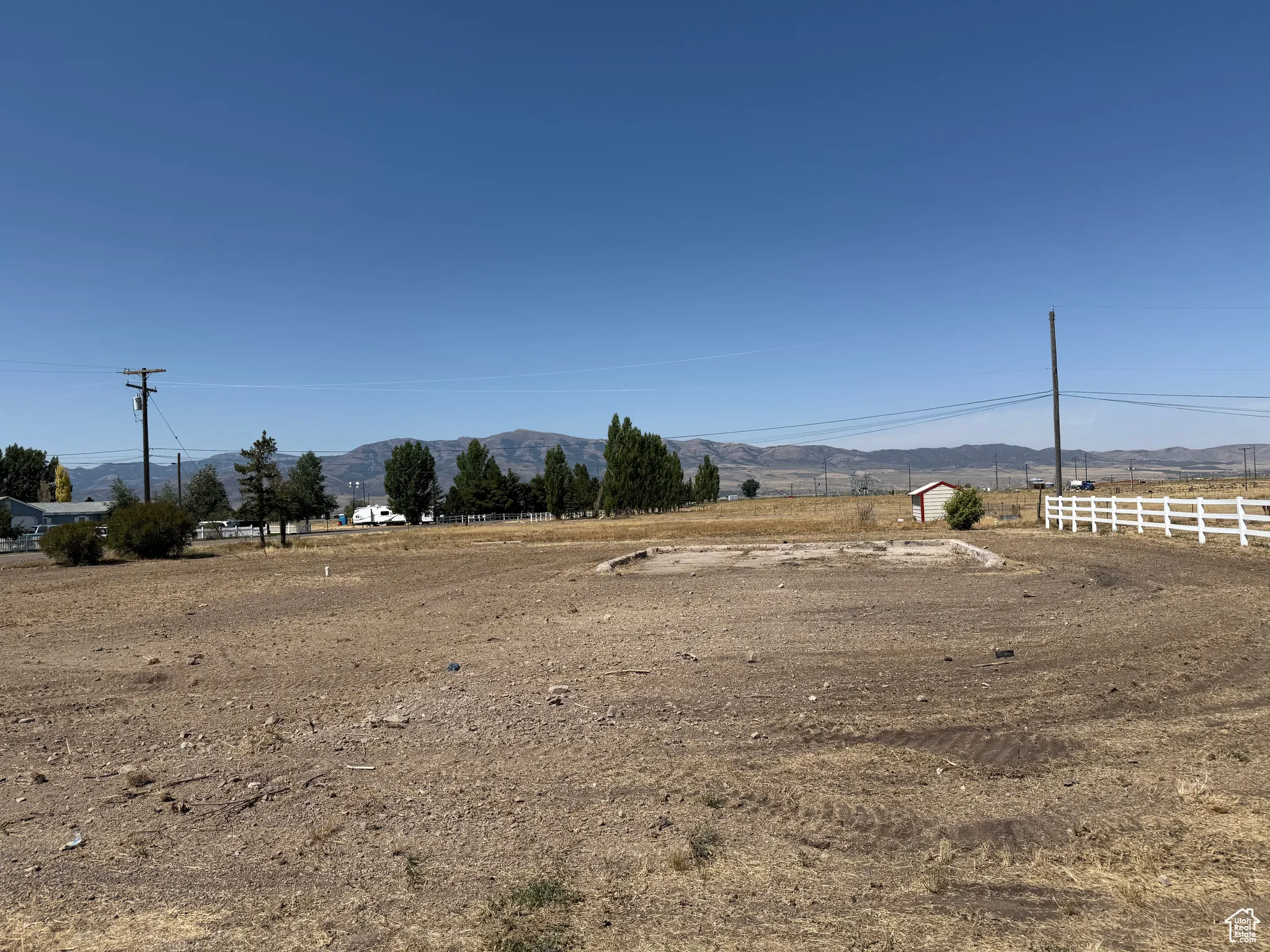 View of yard with a mountain view and a view of rural / pastoral area