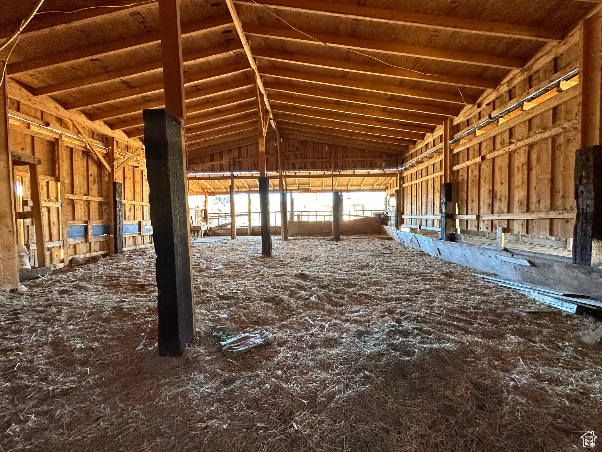 Misc room with lofted ceiling